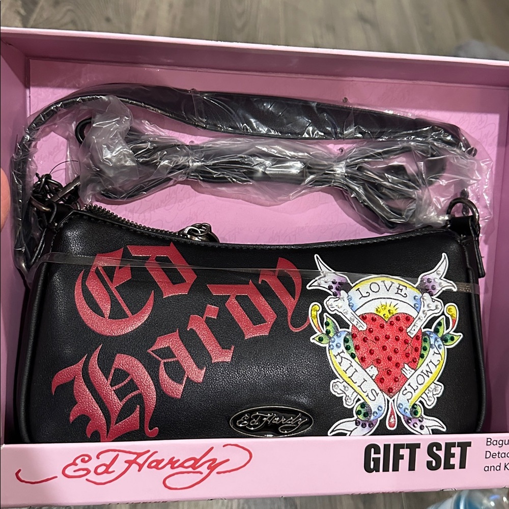 NWT Ed Hardy Love Kills Baguette Bag & Key Ring Set - Picture 3 of 6